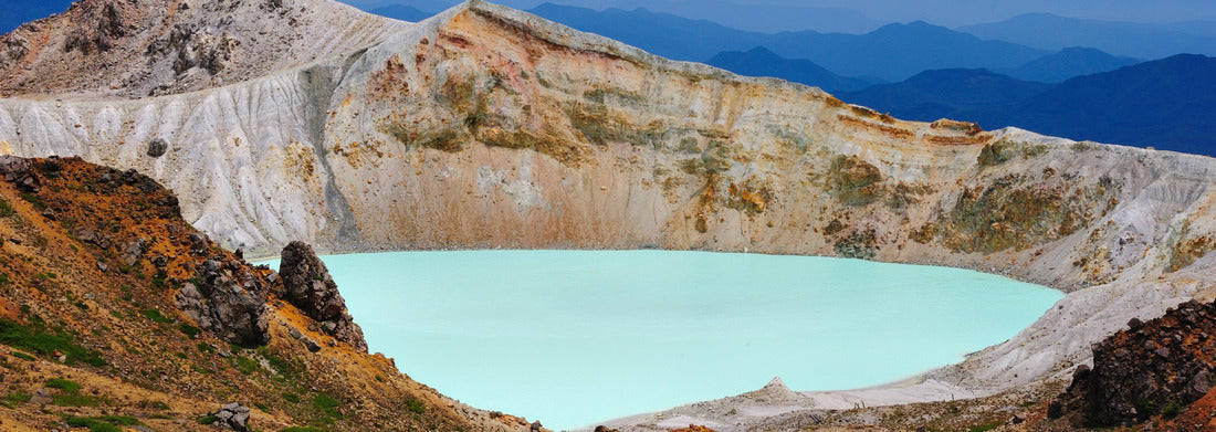 Noah Jigsaw Puzzle Crater lake at Mt. Shirane, Japan, Panorama 1000 Pieces