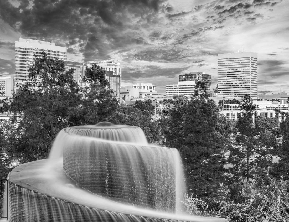 Noah Jigsaw Puzzle Chengdu, Sichuan, China at Anshun Bridge in black white 1000 pieces