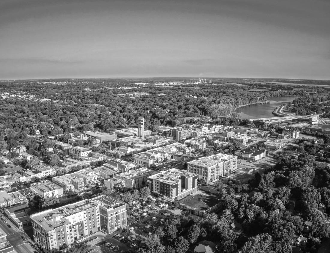 Noah Jigsaw Puzzle Guiyang, China skyline at Jiaxiu Pavilion on the Nanming River in black white 1000 pieces