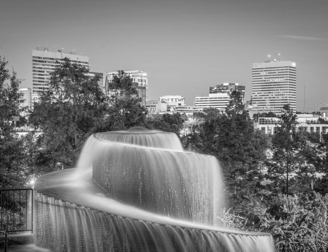 Noah Jigsaw Puzzle City view with famous fountain at night with full moon, Geneva, Switzerland in black white 1000 pieces