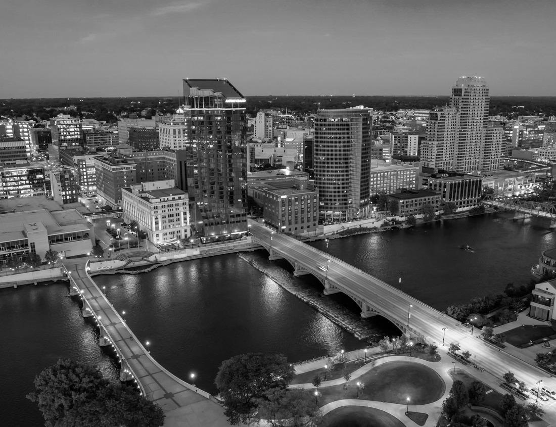 Noah Jigsaw Puzzle Beautiful and gorgeous colors of the green spring landscape of Tuscany, Italy in black white 1000 pieces