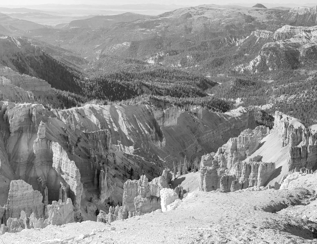 Noah Jigsaw Puzzle Autumn at Sneffels Range - Panoramic view of the rugged Sneffels Range, northwestern edge of the San Juan Mountains of the Colorado Rockies in black white 1000 pieces