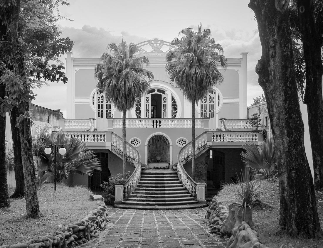 Noah Jigsaw Puzzle Medicine Lake is located in Jasper National Park, Alberta, Canada. It is located 20 km southeast of the village of Jasper, Alberta in black white 1000 pieces