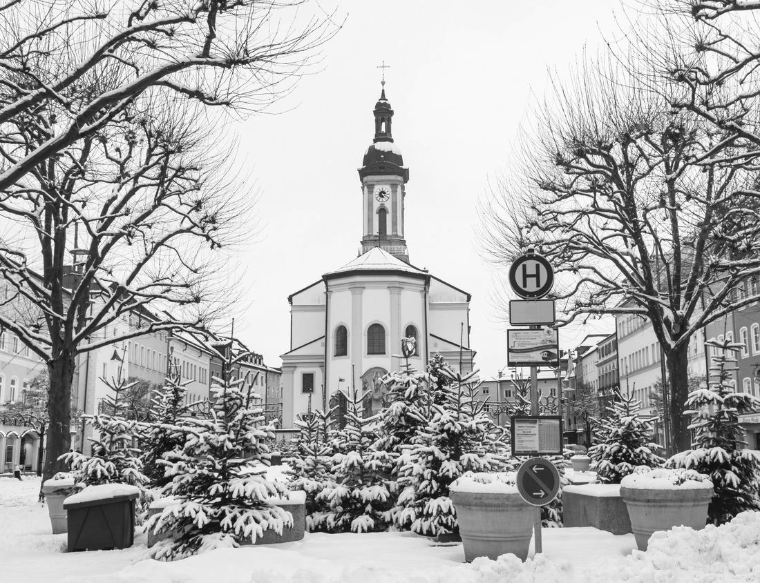 Noah Jigsaw Puzzle Futarasan shrine, a UNESCO world heritage site in Nikko, Japan in black white 1000 pieces