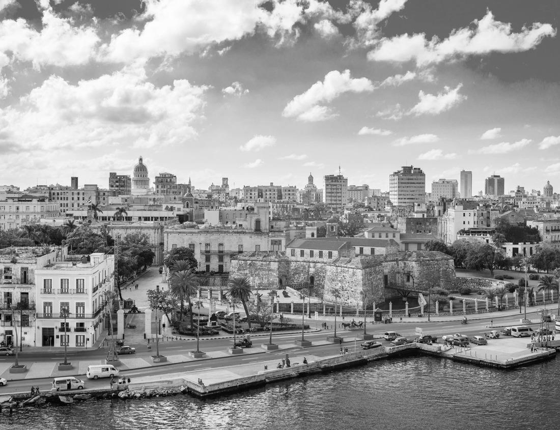 Noah Jigsaw Puzzle Miami Beach, Florida, USA on Ocean Drive at sunset in black white 1000 pieces