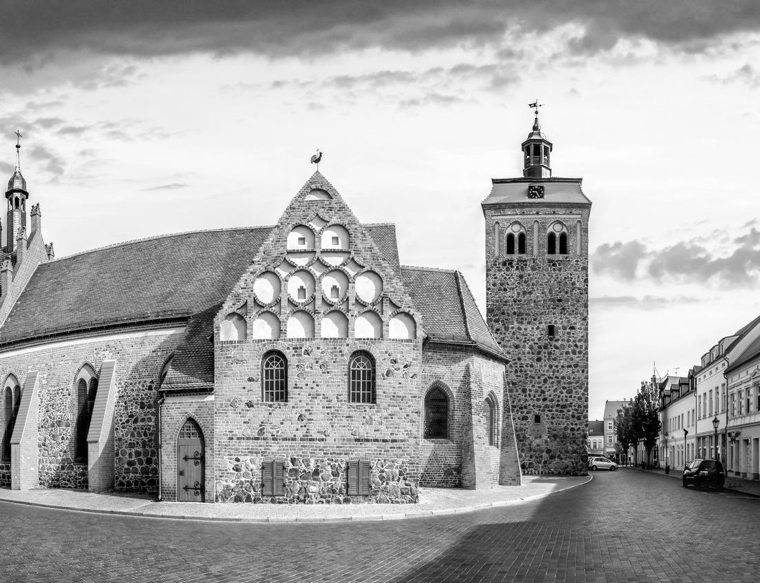 Noah Jigsaw Puzzle Dallas City Skyline at sunset, Texas downtown, business center. Commercial area in big city. View from the Reunion Tower in black white 1000 pieces