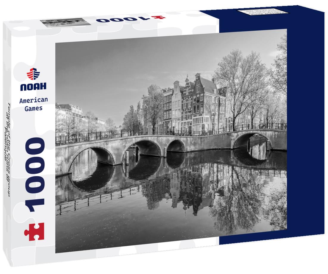 Noah Jigsaw Puzzle Temple of the Cross group at the main ruins of Palenque - Chiapas, Mexico in black white 1000 pieces