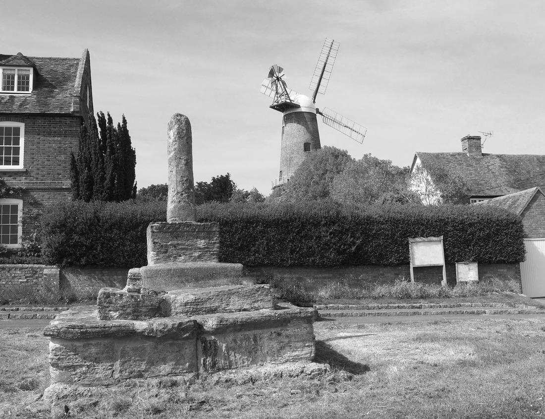 Noah Jigsaw Puzzle Pittsburgh downtown skyline at dusk. Located at the confluence of the Allegheny, Monongahela and Ohio rivers, Pittsburgh is also known as “Steel City”, for its more than 300 steel-related businesses in black white 1000 pieces