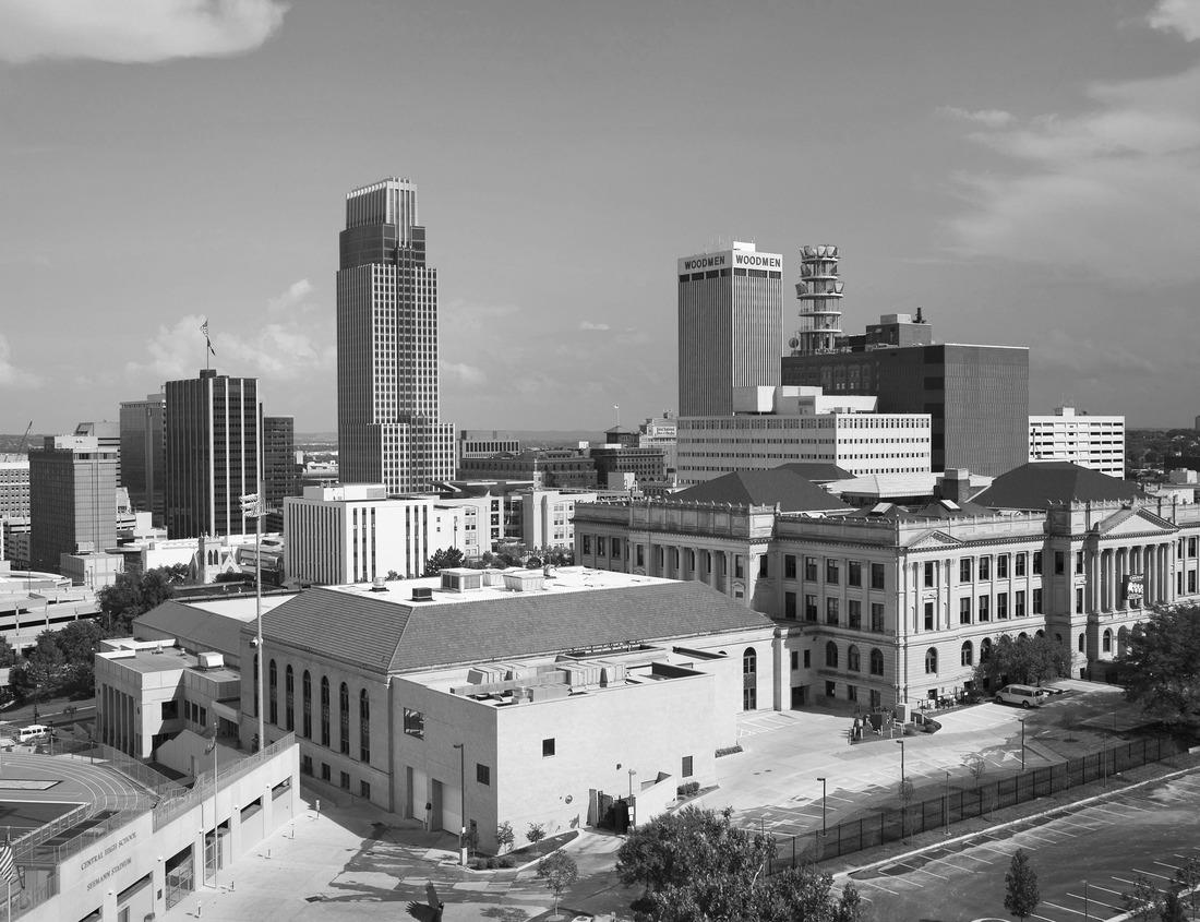 Noah Jigsaw Puzzle Downtown Davenport in black white 1000 pieces