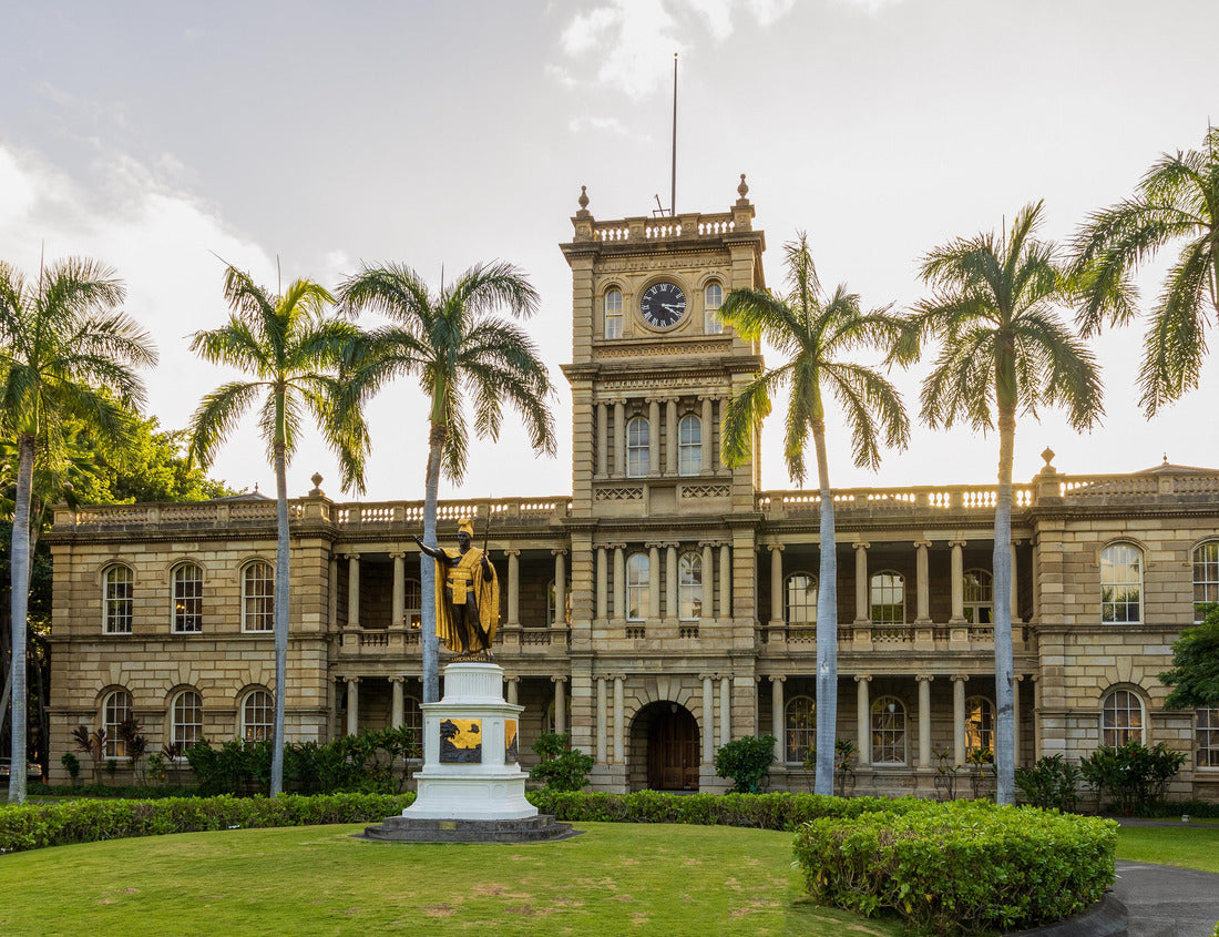 Noah Jigsaw Puzzle Statue of King Kamehameha in downtown Honolulu, Hawaii in front of King Kamehameha V Judiciary History Center. The statue had its origins in 1878 1000 pieces