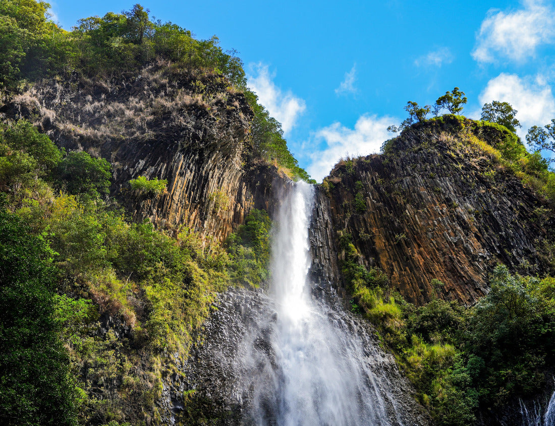Noah Jigsaw Puzzle Columnar jointed volcanic rocks at the top of Manawaiopuna waterfall aka Jurassic Falls in the green and tropical Hanapepe Valley in the center of Kauai island, Hawaii, USA 1000 pieces