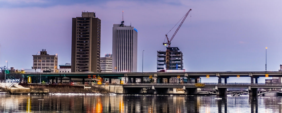 Noah Jigsaw Puzzle Cedar Rapids skyline with water panorama 2000 pieces