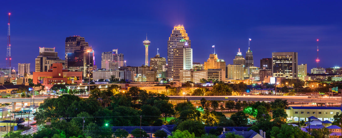 Skyline of San Antonio, Texas, USA 2000pc Panoramic Puzzle