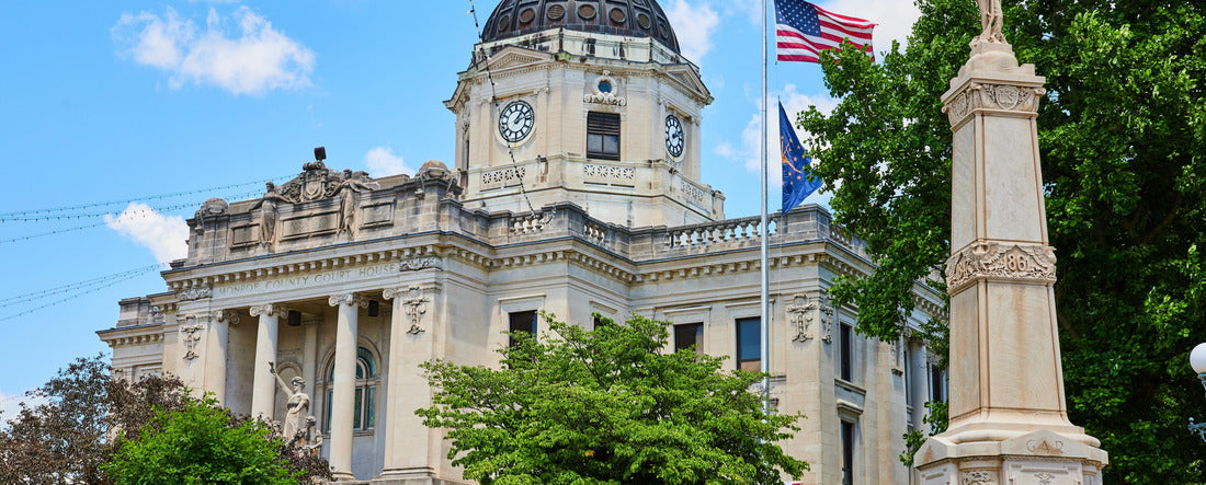 Bloomington Indiana courthouse from eye level 2000pc Panoramic Puzzle