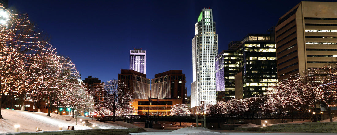 Noah Jigsaw Puzzle Downtown Omaha shines with the holidays lights panorama 2000 pieces