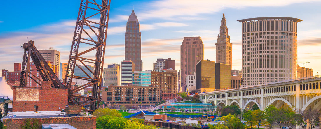 Cleveland, Ohio, USA city skyline over the Cuyahoga River 2000pc Panoramic Puzzle