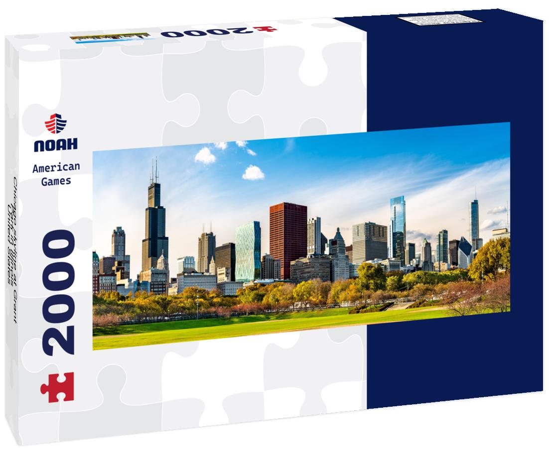 Chicago skyline at Grant Park in Illinois - United States 2000pc Panoramic Puzzle