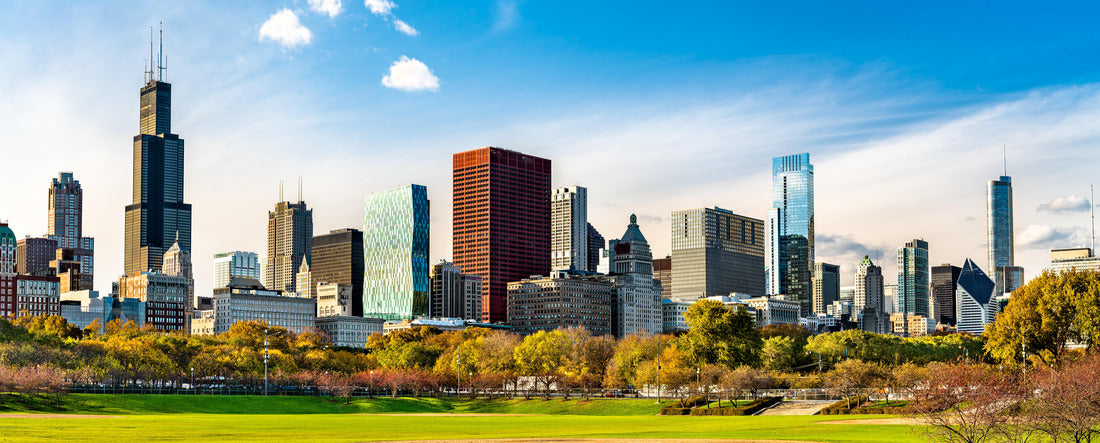 Chicago skyline at Grant Park in Illinois - United States 2000pc Panoramic Puzzle
