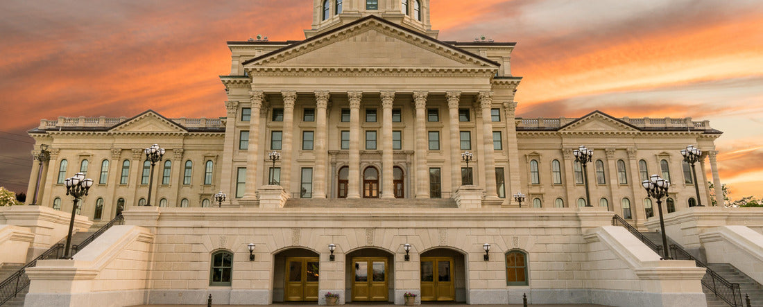 Exterior of the Kansas State Capital Building in Topeka, Kansas 2000pc Panoramic Puzzle