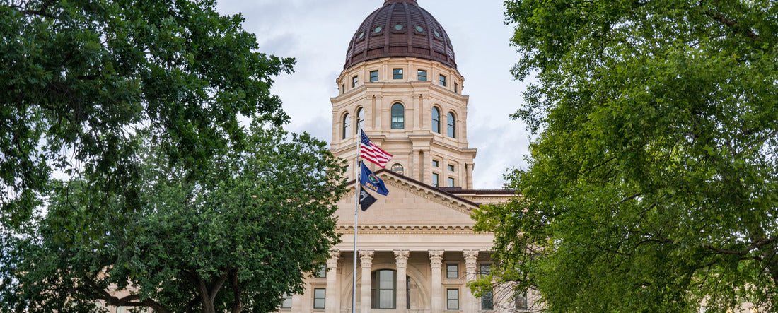 Exterior of the Kansas State Capital Building in Topeka, Kansas 2000pc Panoramic Puzzle