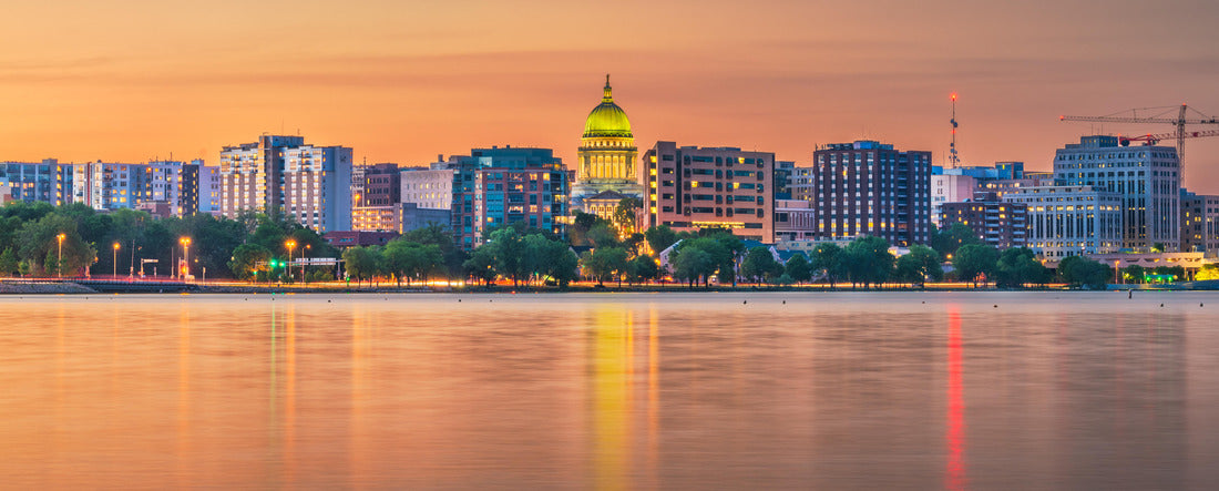 Noah Jigsaw Puzzle Madison, Wisconsin, USA downtown skyline at dusk on Lake Monona panorama 2000 pieces