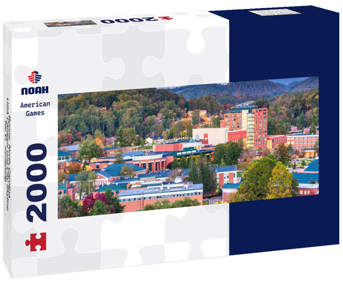 Boone, North Carolina, USA Campus und City Skyline bei Dämmerung 2000pc Panoramic Puzzle