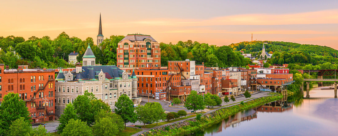 Augusta, Maine, USA skyline on the Kennebec River in the morning 2000pc Panoramic Puzzle