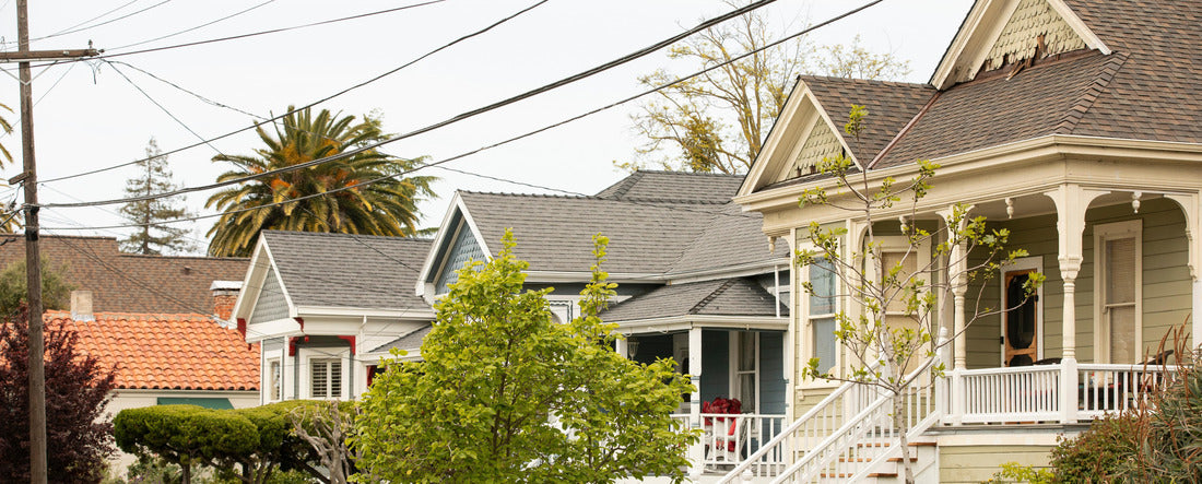 Daytime view of historic homes of downtown Benicia, California, USA 2000pc Panoramic Puzzle