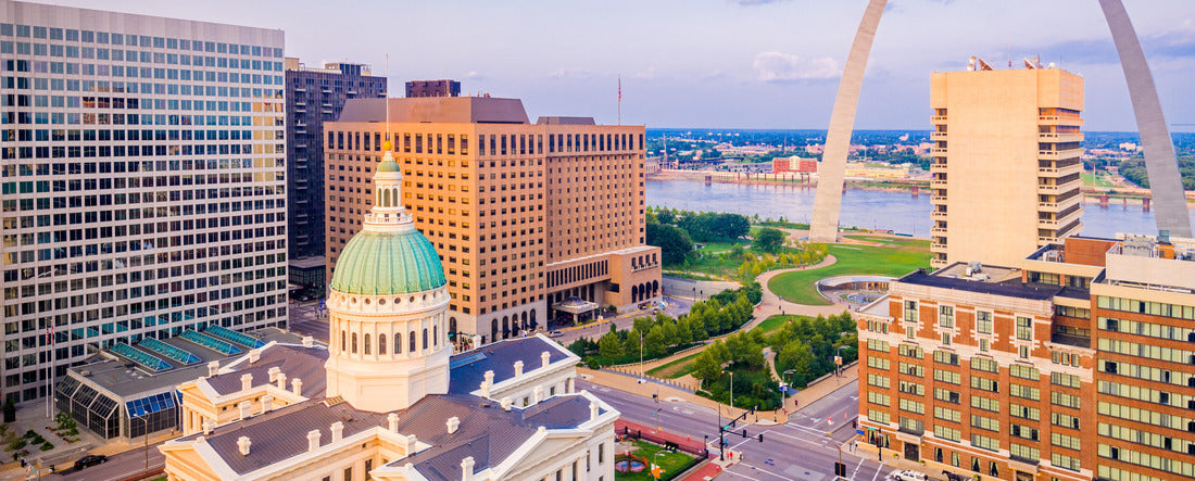 St. Louis, Missouri, USA downtown cityscape with the arch and courthouse at dusk 2000pc Panoramic Puzzle
