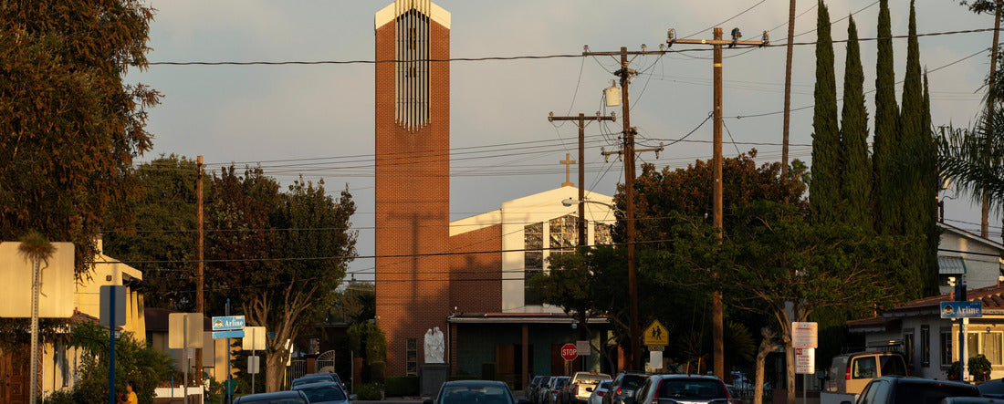 Sunset illuminates a church in a downtown neighborhood of Artesia, California, USA 2000pc Panoramic Puzzle