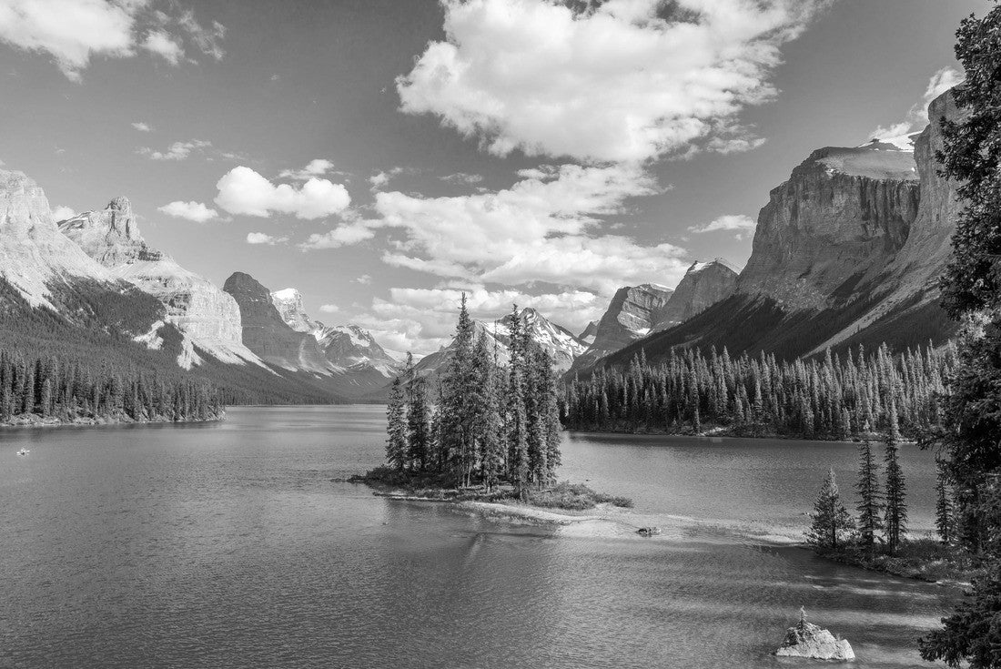 Spirit Island, Jasper National Park, Jasper, Alberta, Canada 2000pc PuzzleBlack and White