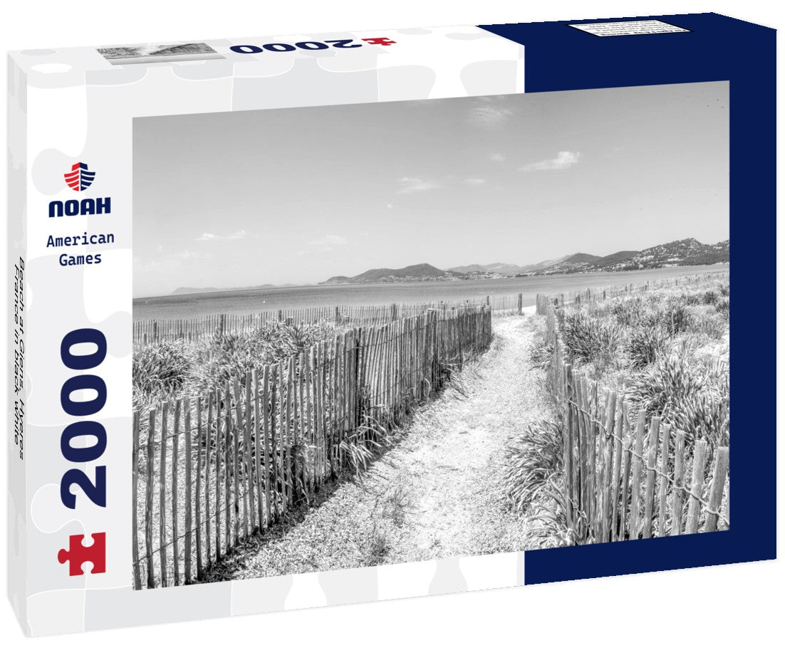 Noah Jigsaw Puzzle Beach at Giens, Hyeres, France in black white 2000 pieces