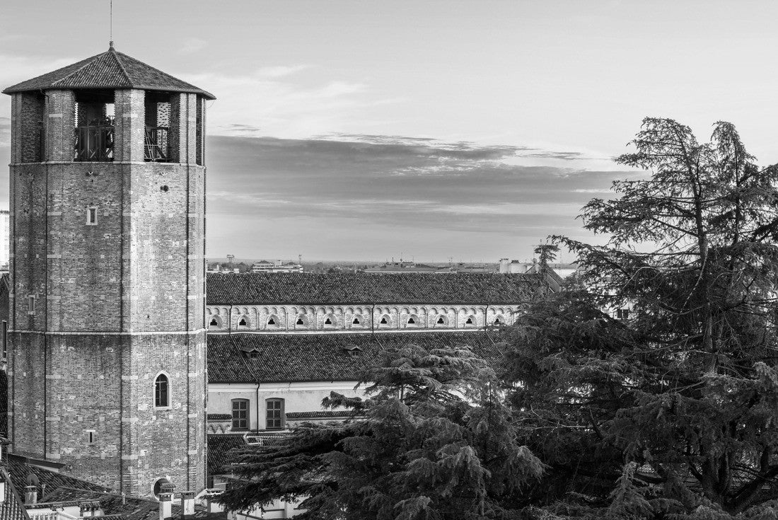 The Udine Cathedral at sunset. Also called the Duomo di Udine, it is the main church of the city 2000pc PuzzleBlack and White
