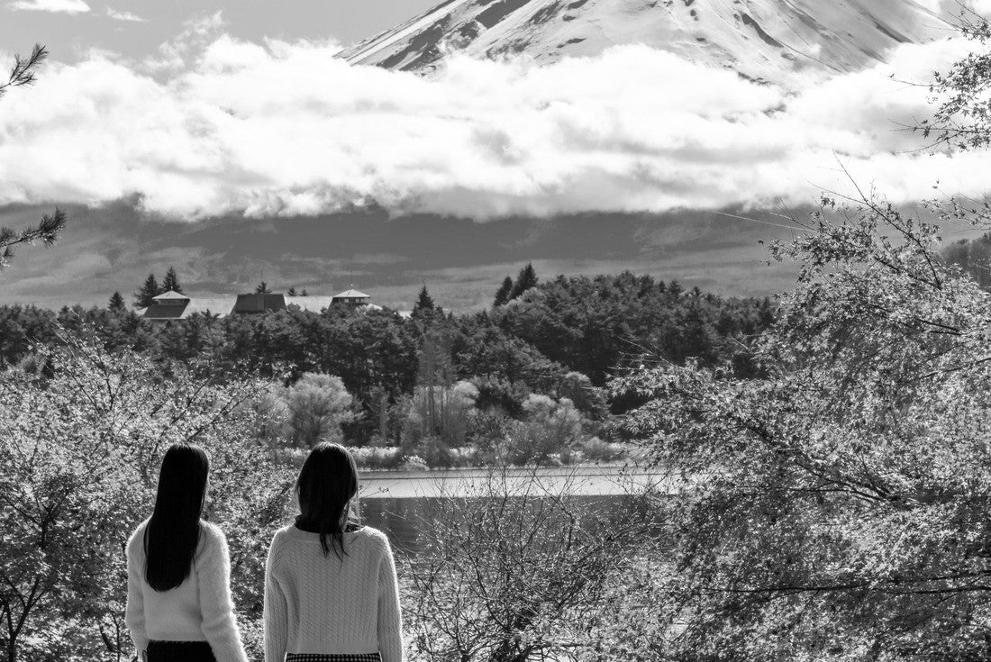 Lake Kawaguchi and Mt Fuji with looking beautiful red maple tree leaf falling 2000pc PuzzleBlack and White