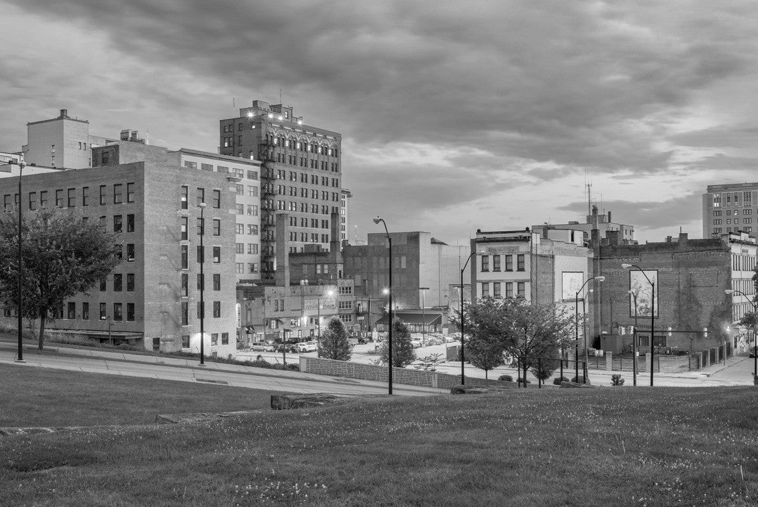 Youngstown, Ohio, USA downtown park and townscape at twilight 2000pc PuzzleBlack and White