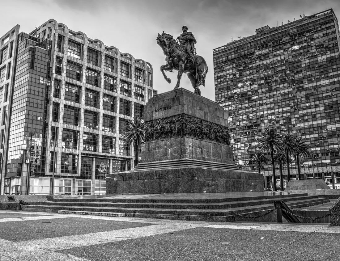 Noah Jigsaw Puzzle Lake Edward in Queen Elizabeth National Park, Uganda in black white 1000 pieces