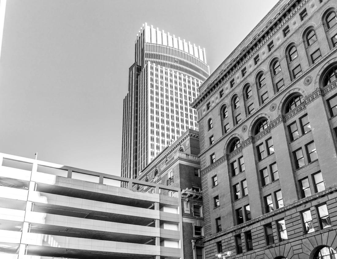 Noah Jigsaw Puzzle City Hall, in downtown Baltimore, Maryland in black white 1000 pieces
