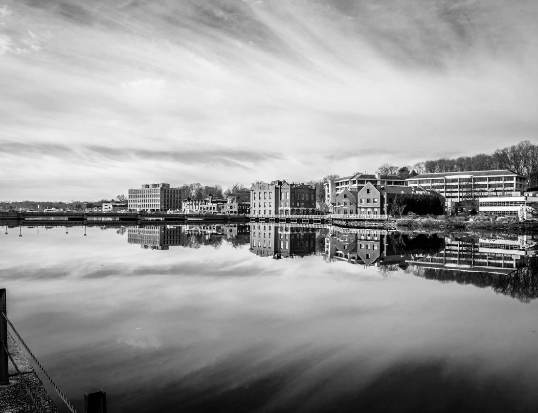 Noah Jigsaw Puzzle Monroe County Courthouse Forsyth Georgia USA in black white 1000 pieces