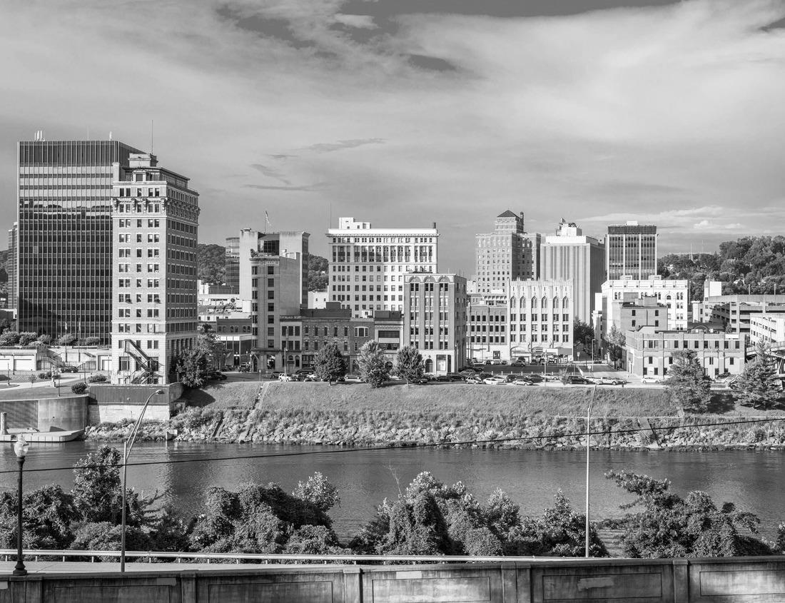 Noah Jigsaw Puzzle Denali National Park and Wonder Lake with mountain backdrop in black white 1000 pieces