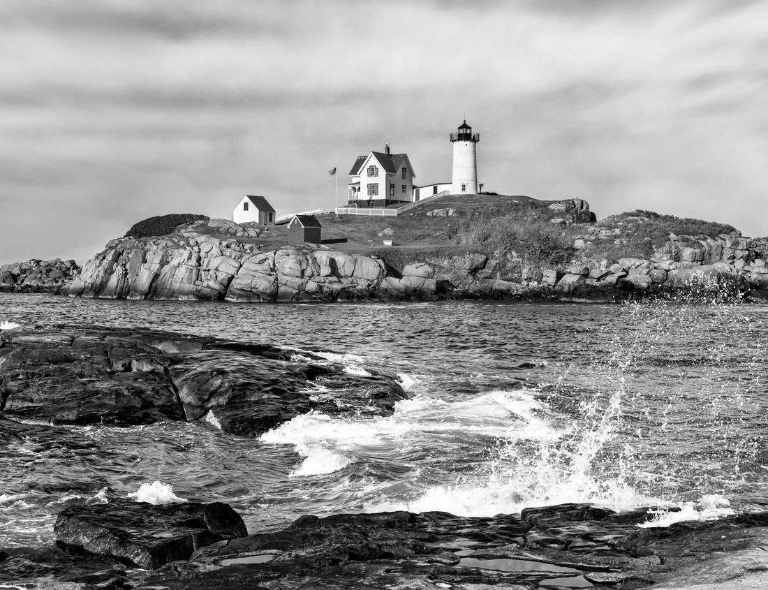 Noah Jigsaw Puzzle Montana Glacier National Park Vista in black white 1000 pieces
