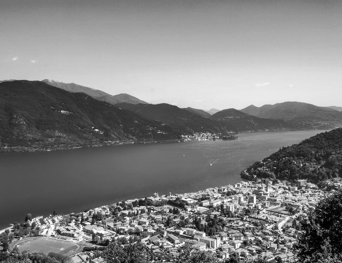 Noah Jigsaw Puzzle Cleveland, Ohio, USA downtown skyline on the river in black white 1000 pieces
