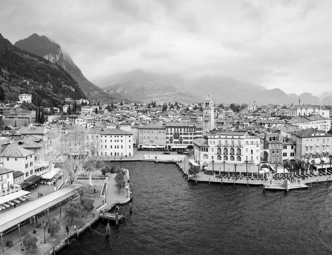 Noah Jigsaw Puzzle Memphis, Tennessee, USA aerial skyline view with downtown and Mud Island in black white 1000 pieces