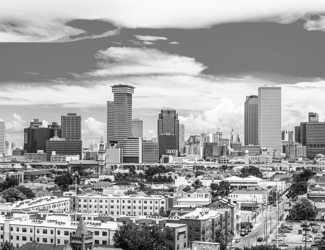 Noah Jigsaw Puzzle Kobe, Japan skyline at the port and tower in black white 1000 pieces