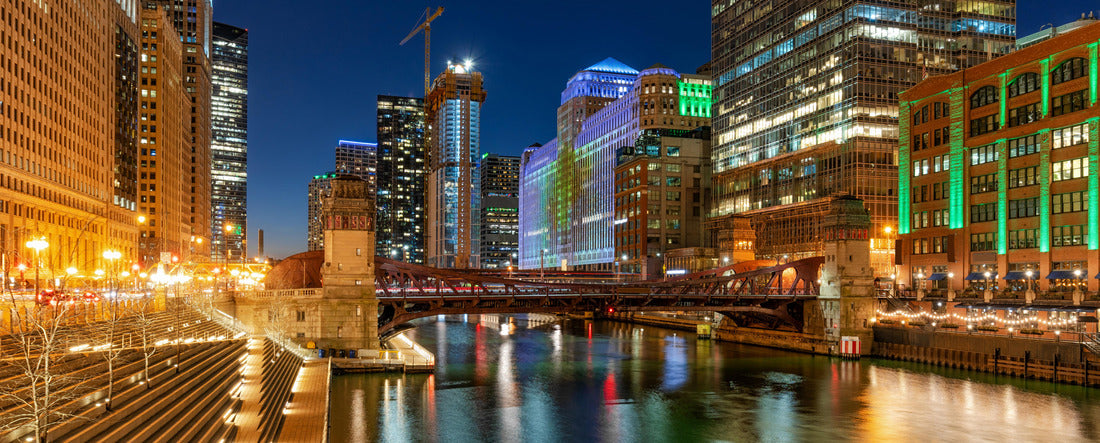 Scene of Chicago riverfront cityscape at dusk, USA downtown skyline, Illinois, United States 2000pc Panoramic Puzzle