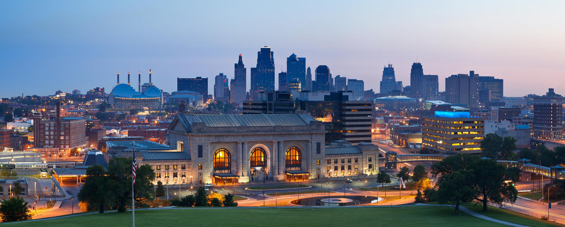 Kansas City skyline. of the Kansas City downtown district at sunrise 2000pc Panoramic Puzzle