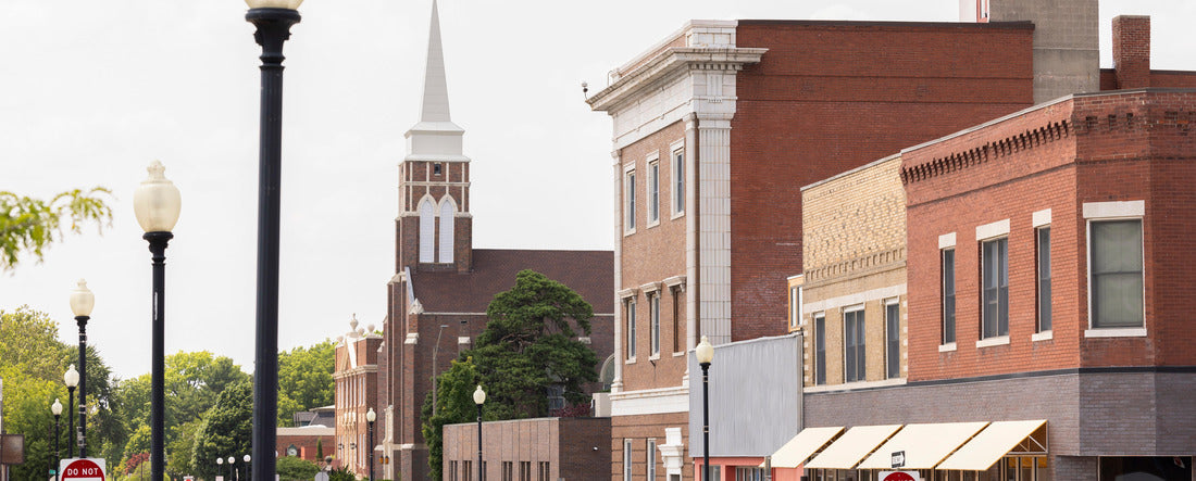 Independence, Missouri, USA: Sunlight shines on the historic center of downtown Independence in the afternoon 2000pc Panoramic Puzzle