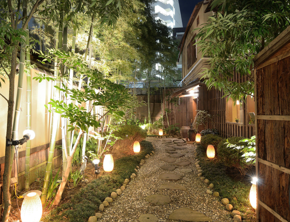 Noah Jigsaw Puzzle Lit gravel walkway at a Japanese Restaurant 1000 pieces