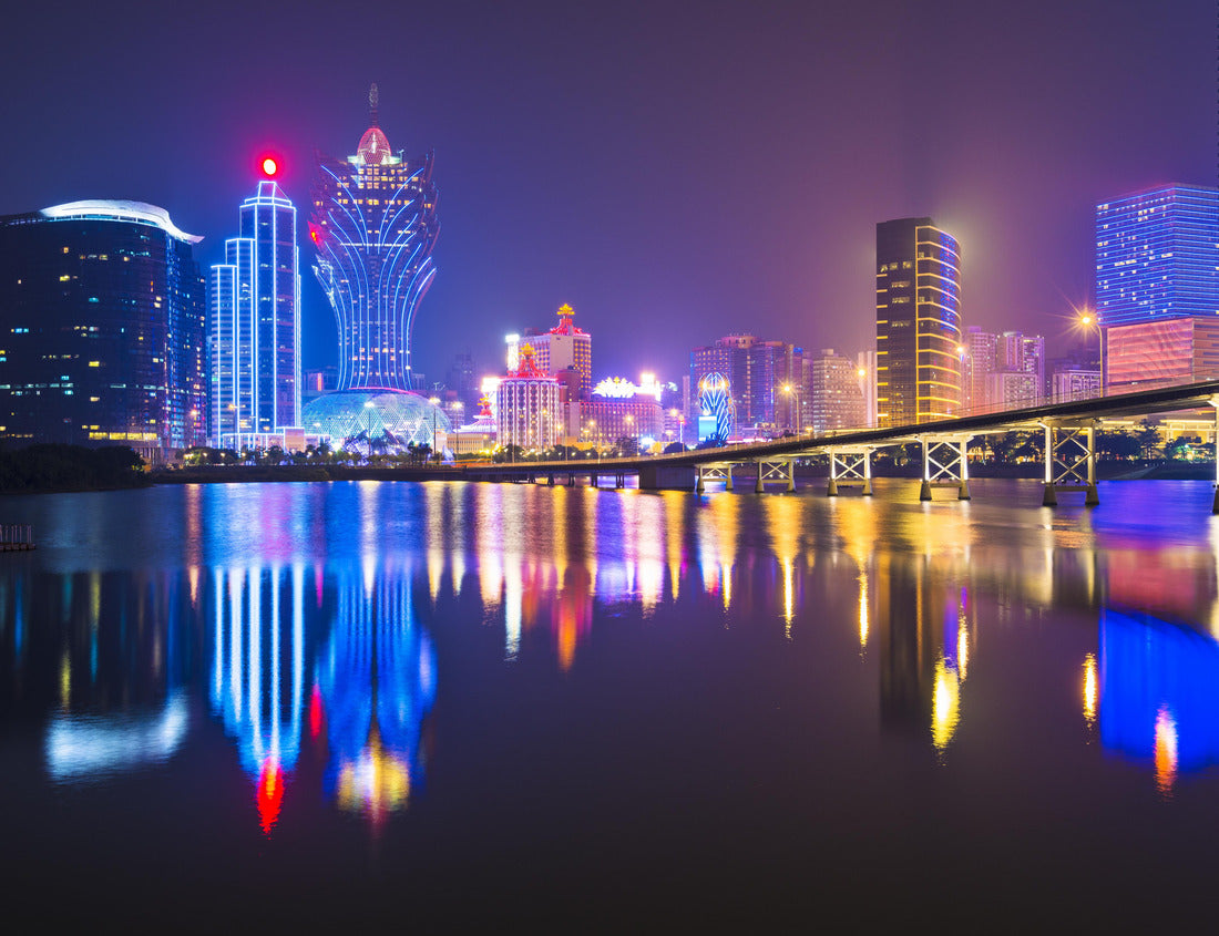 Noah Jigsaw Puzzle Macau, China skyline at the high rise casino resorts 1000 pieces