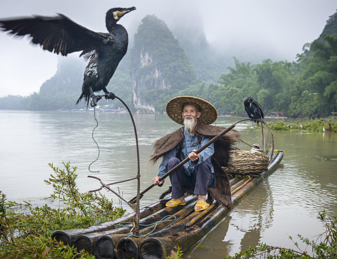 Noah Jigsaw Puzzle Cormorant fisherman and his bird on the Li River in Yangshuo, Guangxi, China 1000 pieces