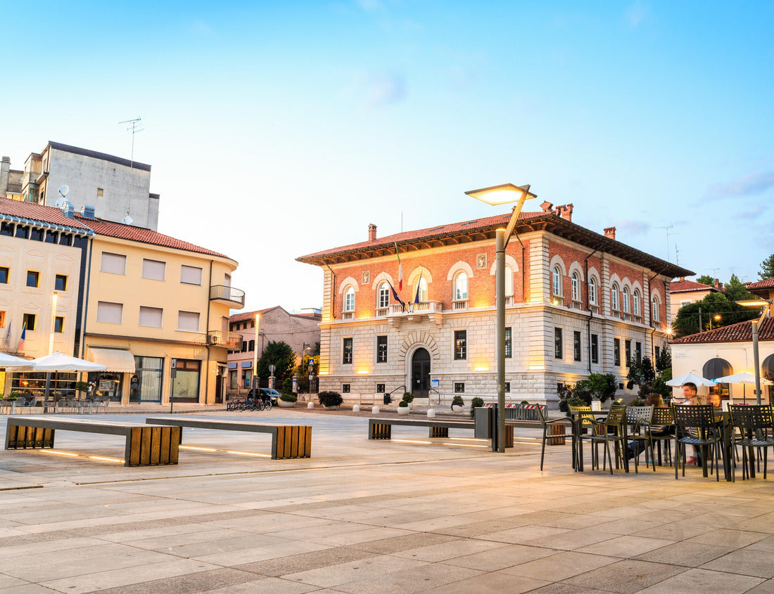 Noah Jigsaw Puzzle Main square in the city center of Monfalcone, Italy 1000 pieces